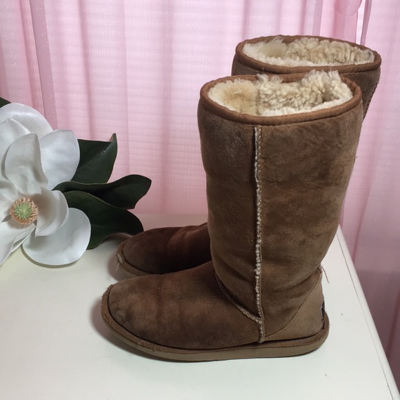 UGG classic tall boots size 5 - Picture 3 of 6